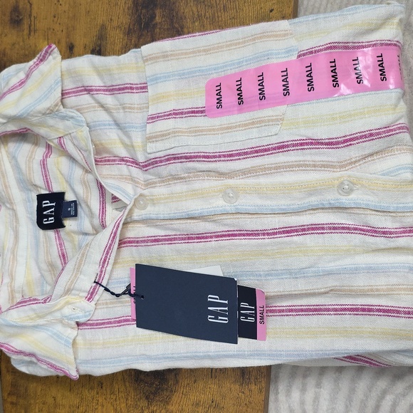 Gap Linen Button Down - Picture 2 of 12